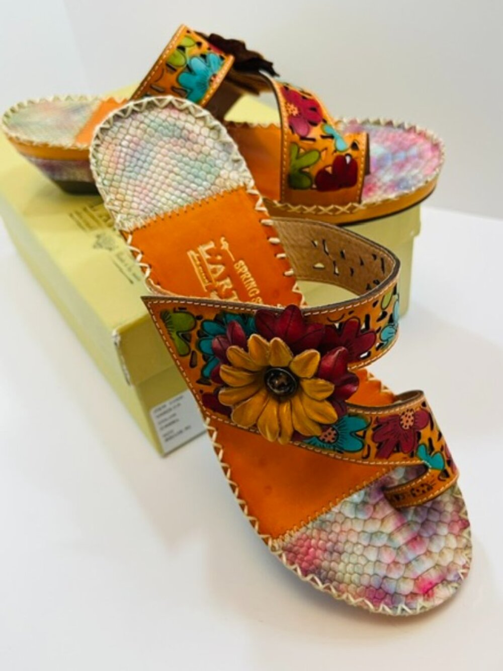 L'ARTISTE  BY SPRING STEP WOMENS VARDI LEATHER SANDALS SIZE 9
